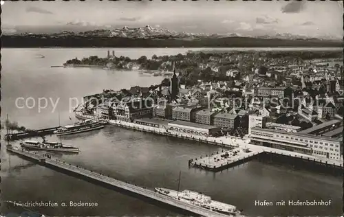 Friedrichshafen Bodensee Fliegeraufnahme Hafen mit Hafenbahnhof Kat. Friedrichshafen