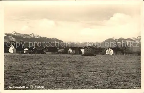 Grabenstaett Chiemsee Teilansicht mit Alpenpanorama Kat. Grabenstaett