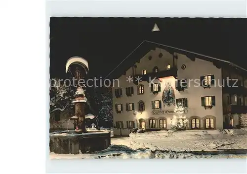 Mayrhofen Zillertal Dorfplatz mit Gasthof Kramerwirt Brunnen Winternacht Kat. Mayrhofen