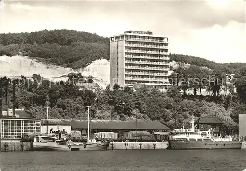 Sassnitz Ostseebad Ruegen Hafenpartie mit Ruegen Hotel Kat. Sassnitz