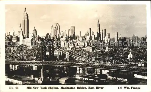 New York City Skyline Manhattan Bridge East River / New York /