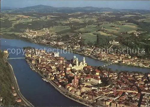 Passau Dreifluesse Stadt Zusammenfluss von Donau Inn und Ilz Fliegeraufnahme Kat. Passau