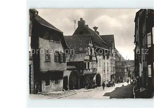 Riquewihr Haut Rhin Rue principale et nid de cigognes Kat. Riquewihr