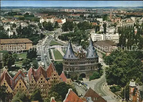 Luebeck Blick vom Aussichtsturm St Petri auf das Holstentor Kat. Luebeck