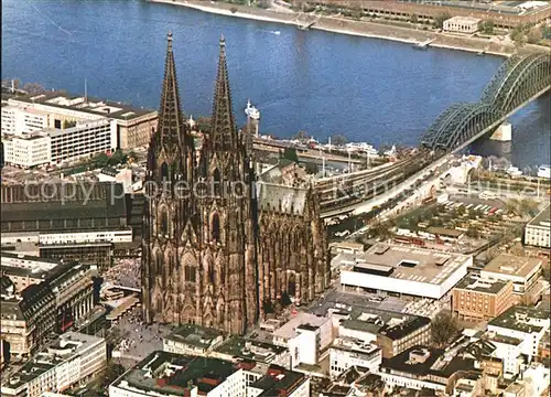 Koeln Rhein Der Dom mit Blick am Rheinufer Kat. Koeln