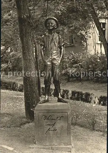 Weissenfels Saale Denkmal des Schusterjungen Bronzefigur / Weissenfels /Burgenlandkreis LKR