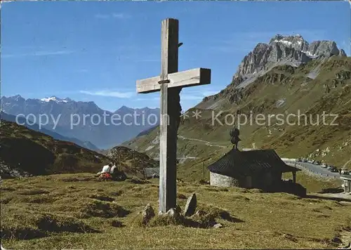 Klausenpass Kapelle mit Kreuz Urirotstock und Schaechentaler Windgaelle Kat. Klausen