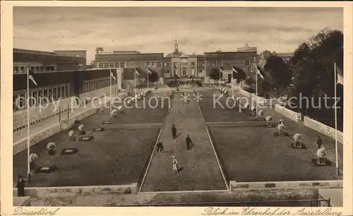 Duesseldorf Blick im Ehrenhof der Ausstellung Fahnen Kat. Duesseldorf