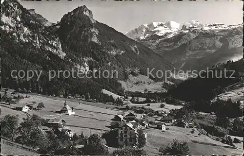 Kiental Gesamtansicht mit Golderhorn und Bluemlisalpgruppe Berner Alpen Kat. Kiental