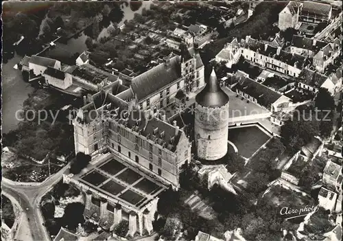 Chateaudun Chateau XI et XVI siecle vue aerienne Kat. Chateaudun