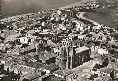 Saintes-Maries-de-la-Mer Eglise fortifiee vue aerienne /  /