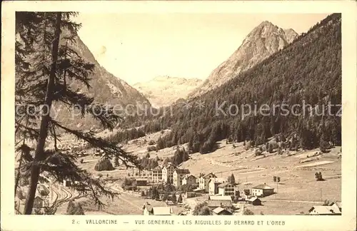 Vallorcine Haute Savoie Vue generale les Aiguilles du Berard et l Oreb Kat. Vallorcine