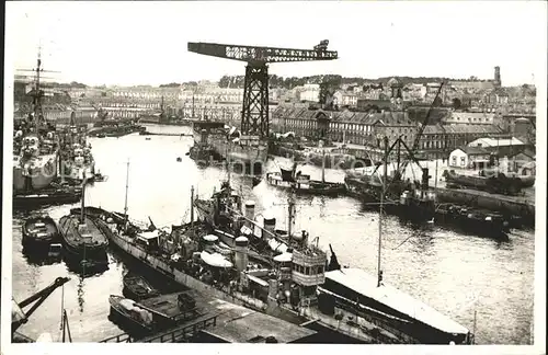 Brest Finistere Port de Guerre Bateau Kran Kat. Brest