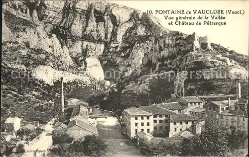 Fontaine de Vaucluse Vue generale de la Vallee Chateau de Petrarque Kat. Fontaine de Vaucluse