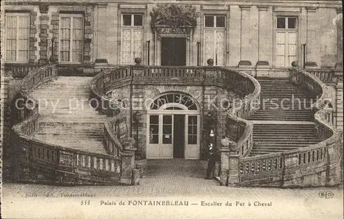 Fontainebleau Seine et Marne Palais Escalier du Fer a Cheval Kat. Fontainebleau