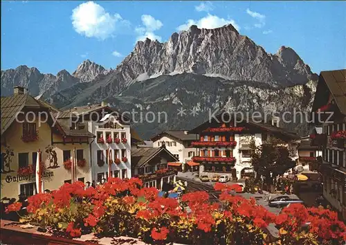 St Johann Tirol Dorfpartie mit Wildem Kaiser Kat. St. Johann in Tirol
