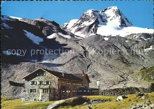 Dresdnerhuette im Stubaital mit Schaufelspitze Kat. Neustift im Stubaital