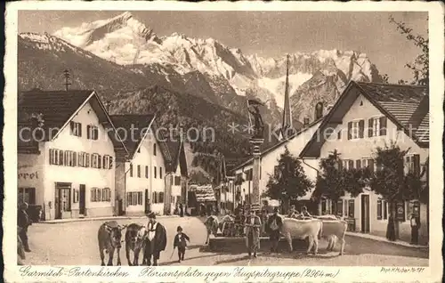 Garmisch Partenkirchen Floriansplatz gegen Zugspitzgruppe Brunnen Kuehe Serie Deutsche Heimatbilder Huber Karte Nr. 171 Kat. Garmisch Partenkirchen
