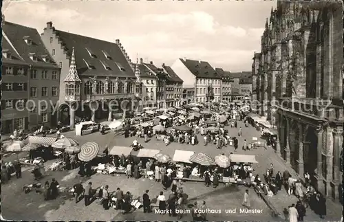 Freiburg Breisgau Markt beim Kaufhaus und Muenster Kat. Freiburg im Breisgau