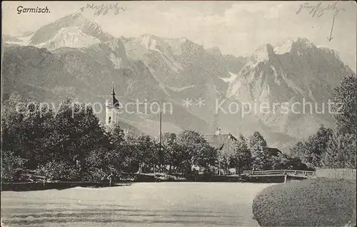 Garmisch Partenkirchen Uferpartie am Fluss Kirchturm Zugspitzgebirge Kat. Garmisch Partenkirchen