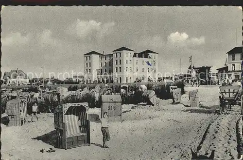 Duhnen Nordsee Strandleben vor dem Ove Ovens Haus 