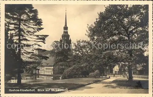 Itzehoe Im Klosrehof mit Blick auf die Sankt Laurenti Kat. Itzehoe