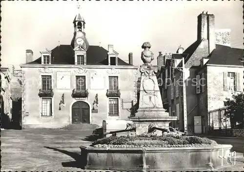 Mayenne Hotel de Ville avec son cadran solaire Kat. Mayenne