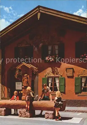Mittenwald Bayern Geigenbaummuseum Kinder am Brunnen Kat. Mittenwald