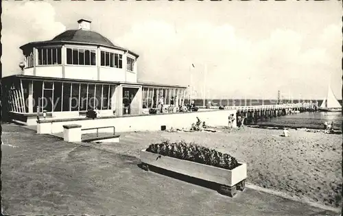 Niendorf Ostseebad Seebruecke Strand Segelboot Kat. Timmendorfer Strand