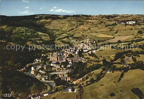 Saint Nectaire Puy de Dome Fliegeraufnahme Son Eglise Kat. Saint Nectaire