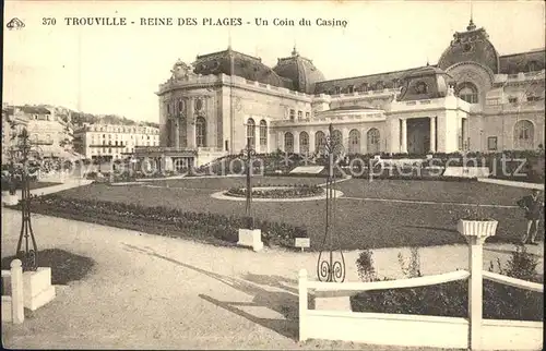 Trouville sur Mer Reine des Plages Un Coin du Casino Kat. Trouville sur Mer