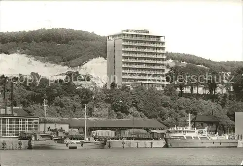 Sassnitz Ostseebad Ruegen Hafen mit Ruegen Hotel Kat. Sassnitz