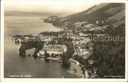 Tegernsee mit Schloss Fliegeraufnahme Kat. Tegernsee