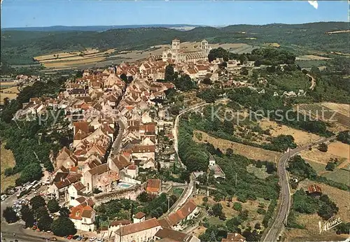 Vezelay Vue aerienne de la ville et la Basilique Sainte Madeleine Kat. Vezelay