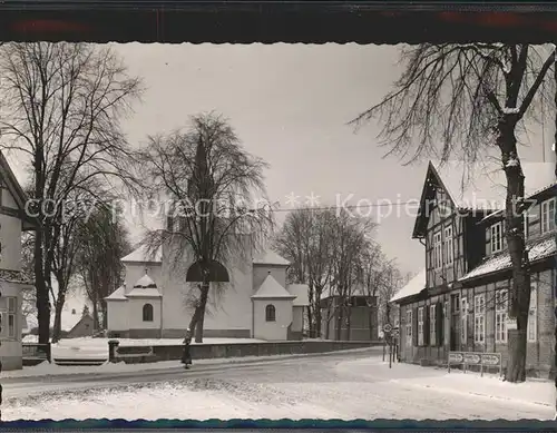 Bergen Celle Dorfpartie an der Kirche im Winter Kat. Bergen