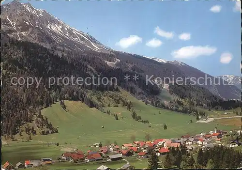 Nesselwaengle Tirol mit Krinnespitze Kat. Nesselwaengle