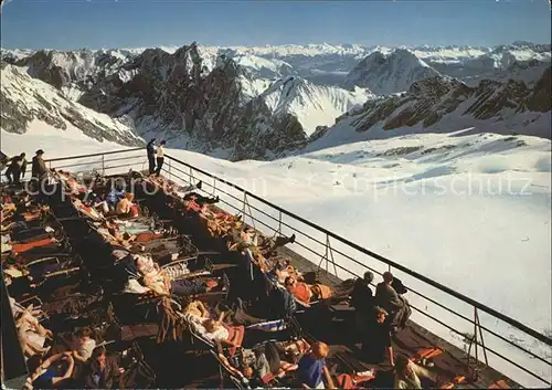 Garmisch Partenkirchen Hotel Schneefernerhaus Liegeterrasse mit Bayer Alpen Kat. Garmisch Partenkirchen