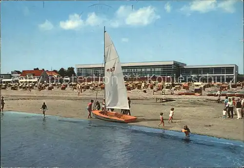 Groemitz Ostseebad Strand am beheizten Meerwasserbrandungsbad Segelschiff /  /