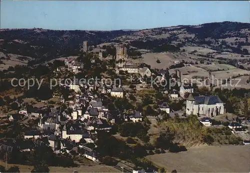 Turenne Vue panoramique du village domine par les ruines du chateau Kat. Turenne