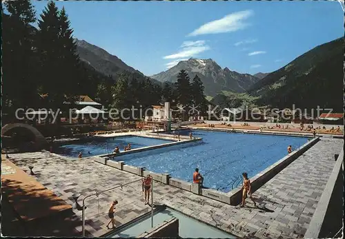 Mayrhofen Zillertal Waldschwimmbad mit Gruenberg Kat. Mayrhofen