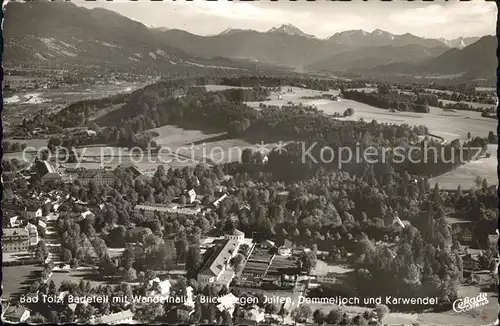 Bad Toelz Badeteil mit Wandelhalle Julfen Demmeljoch Karwendel Alpenpanorama Fliegeraufnahme Kat. Bad Toelz