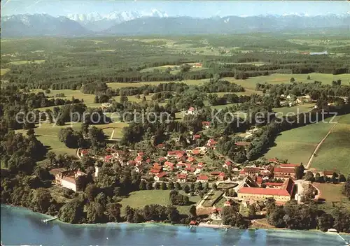 Bernried Starnberger See mit Blick auf Zugspitze Alpenpanorama Fliegeraufnahme Kat. Bernried