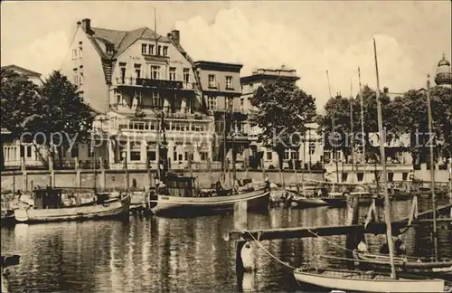 Warnemuende Ostseebad Blick zur Promenade Kat. Rostock