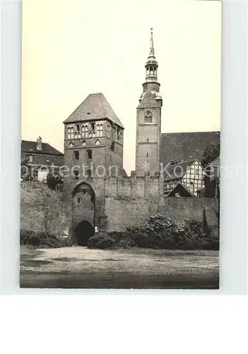 Tangermuende Rosspforte mit Turm der Pfarrkirche St Stephan Kat. Tangermuende