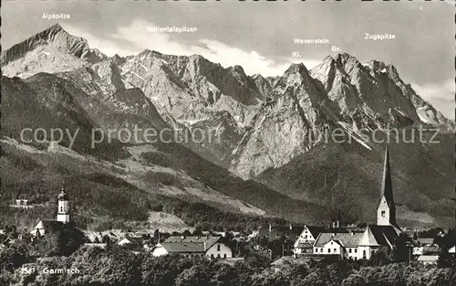 Garmisch Partenkirchen Ortsansicht mit Kirche Zugspitze Wettersteingebirge Kat. Garmisch Partenkirchen