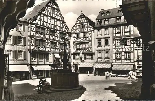 Bernkastel Kues Marktplatz Brunnen Fachwerkhaus Kat. Bernkastel Kues