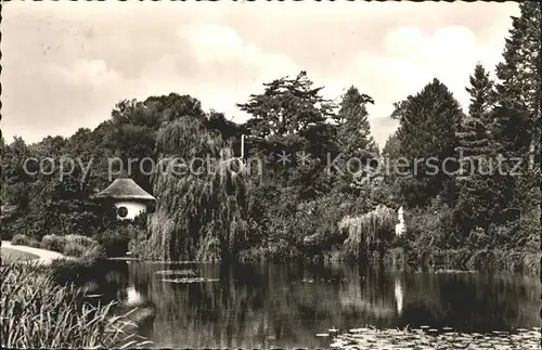 Bad Pyrmont Kurpark mit Borkenhaeuschen und Gaenseliesel Teich Kat. Bad Pyrmont