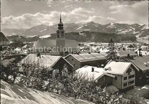 Sonthofen Oberallgaeu Ortsansicht mit Kirche Hoernergebiet Winterpanorama Alpen Kat. Sonthofen