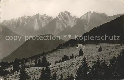 Brannenburg Leonhardikapelle am Sudelfeld mit Blick zum Wilden Kaiser Kat. Brannenburg