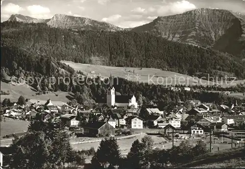 Oberstaufen Ortsansicht mit Kirche Allgaeuer Alpen Kat. Oberstaufen